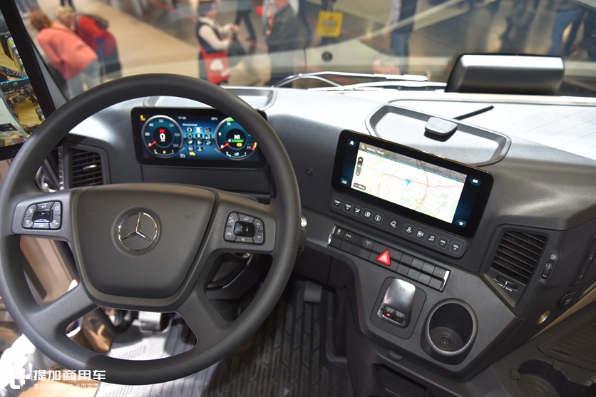 510马力,适时全驱,带您见识一款暴力版奔驰阿洛斯4X2牵引车 - 第14张 - 提加商用车网 510马力,适时全驱,带您见识一款暴力版奔驰阿洛斯4X2牵引车 - 第14张