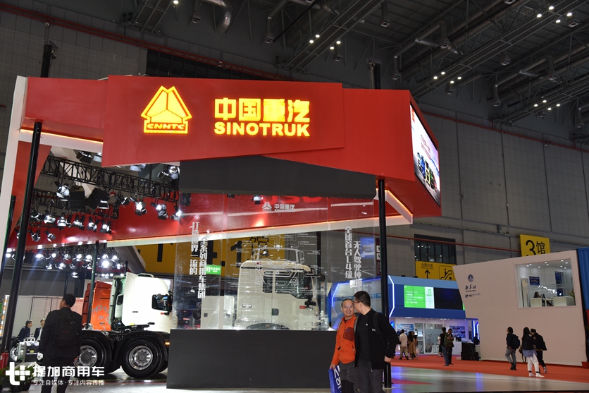 44.5万起,200万封顶,中国重汽国六重卡豪华阵容亮相上海车展 - 第1张 - 提加商用车网 44.5万起,200万封顶,中国重汽国六重卡豪华阵容亮相上海车展 - 第1张