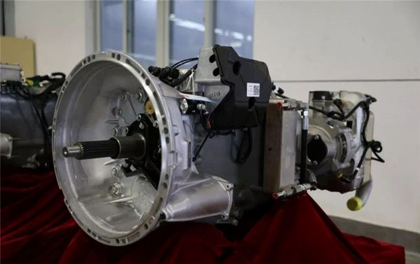 川藏线天堑二郎山首迎国内高端重卡平稳穿越 - 第10张 - 提加商用车网 川藏线天堑二郎山首迎国内高端重卡平稳穿越 - 第10张