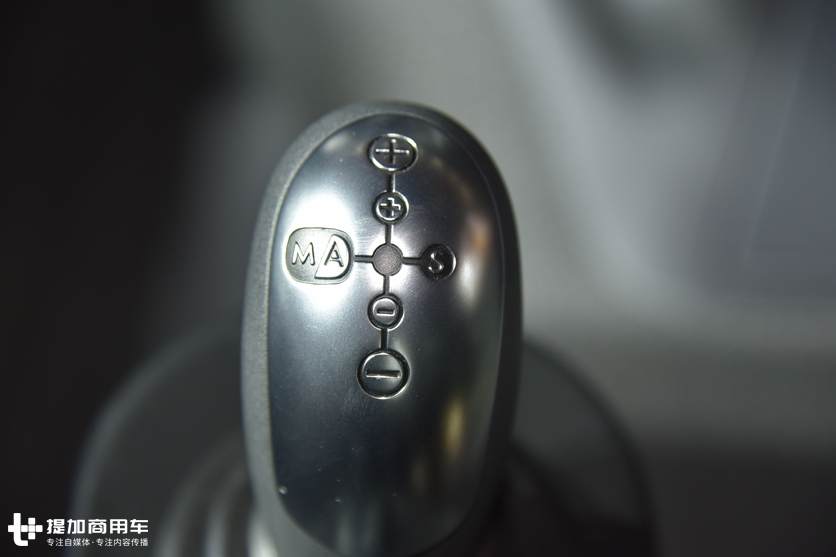 配置高到前桥也配气囊悬架,带您见识国六汕德卡牵引车的新进化 - 第4张 - 提加商用车网 配置高到前桥也配气囊悬架,带您见识国六汕德卡牵引车的新进化 - 第4张