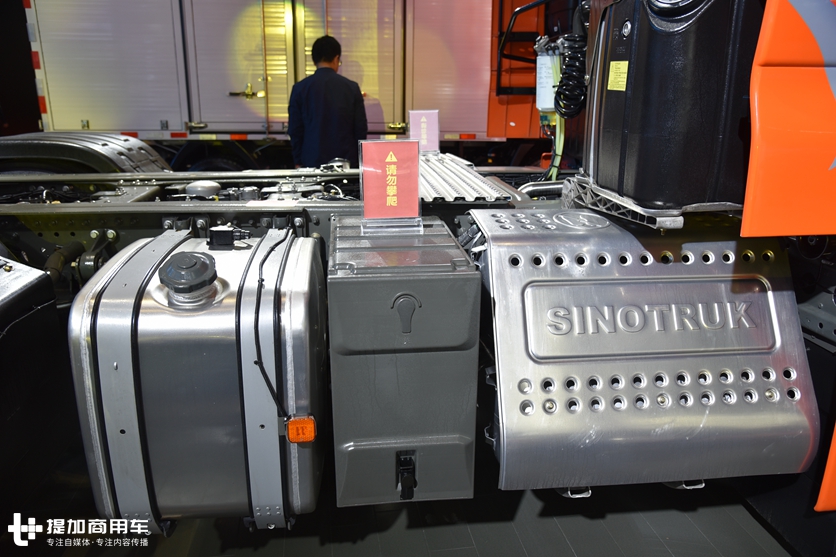 配置高到前桥也配气囊悬架,带您见识国六汕德卡牵引车的新进化 - 第9张 - 提加商用车网 配置高到前桥也配气囊悬架,带您见识国六汕德卡牵引车的新进化 - 第9张