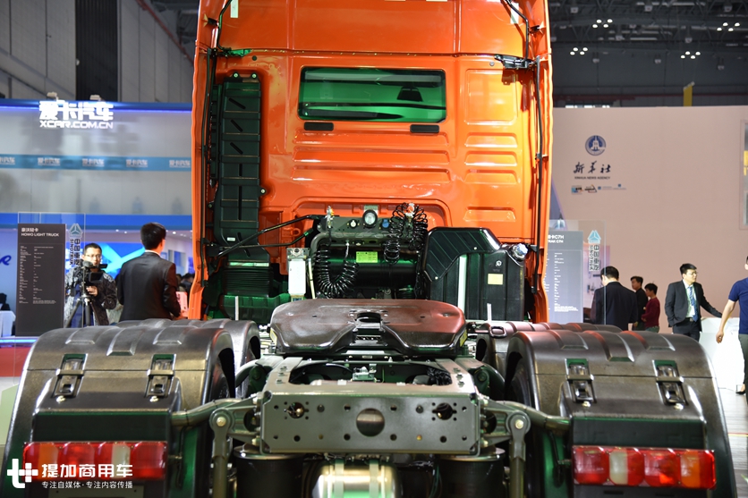 配置高到前桥也配气囊悬架,带您见识国六汕德卡牵引车的新进化 - 第11张 - 提加商用车网 配置高到前桥也配气囊悬架,带您见识国六汕德卡牵引车的新进化 - 第11张