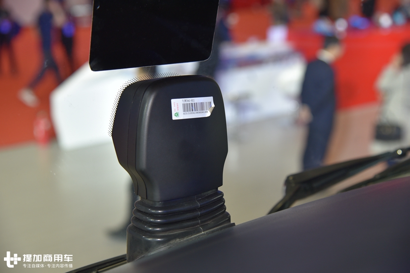 配置高到前桥也配气囊悬架,带您见识国六汕德卡牵引车的新进化 - 第12张 - 提加商用车网 配置高到前桥也配气囊悬架,带您见识国六汕德卡牵引车的新进化 - 第12张