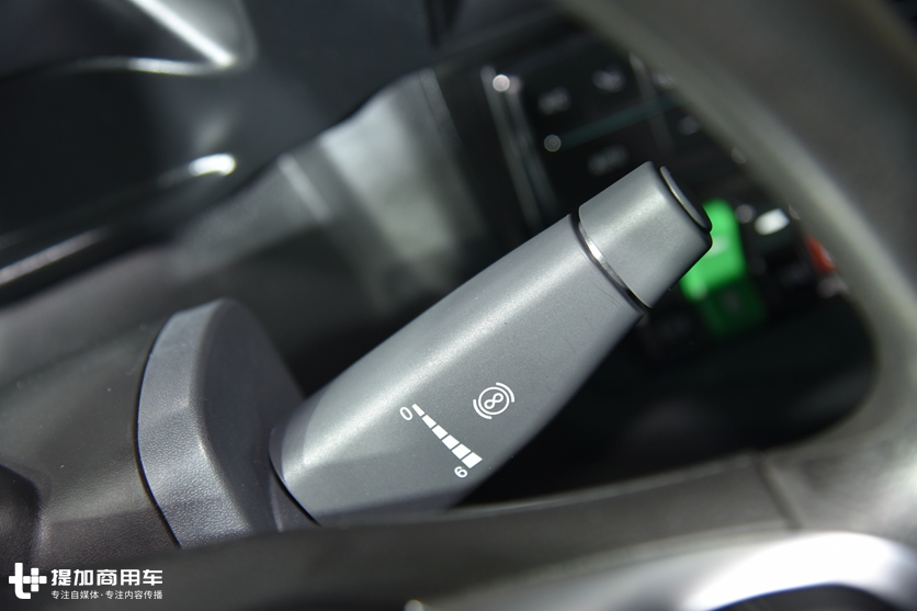 配置高到前桥也配气囊悬架,带您见识国六汕德卡牵引车的新进化 - 第5张 - 提加商用车网 配置高到前桥也配气囊悬架,带您见识国六汕德卡牵引车的新进化 - 第5张