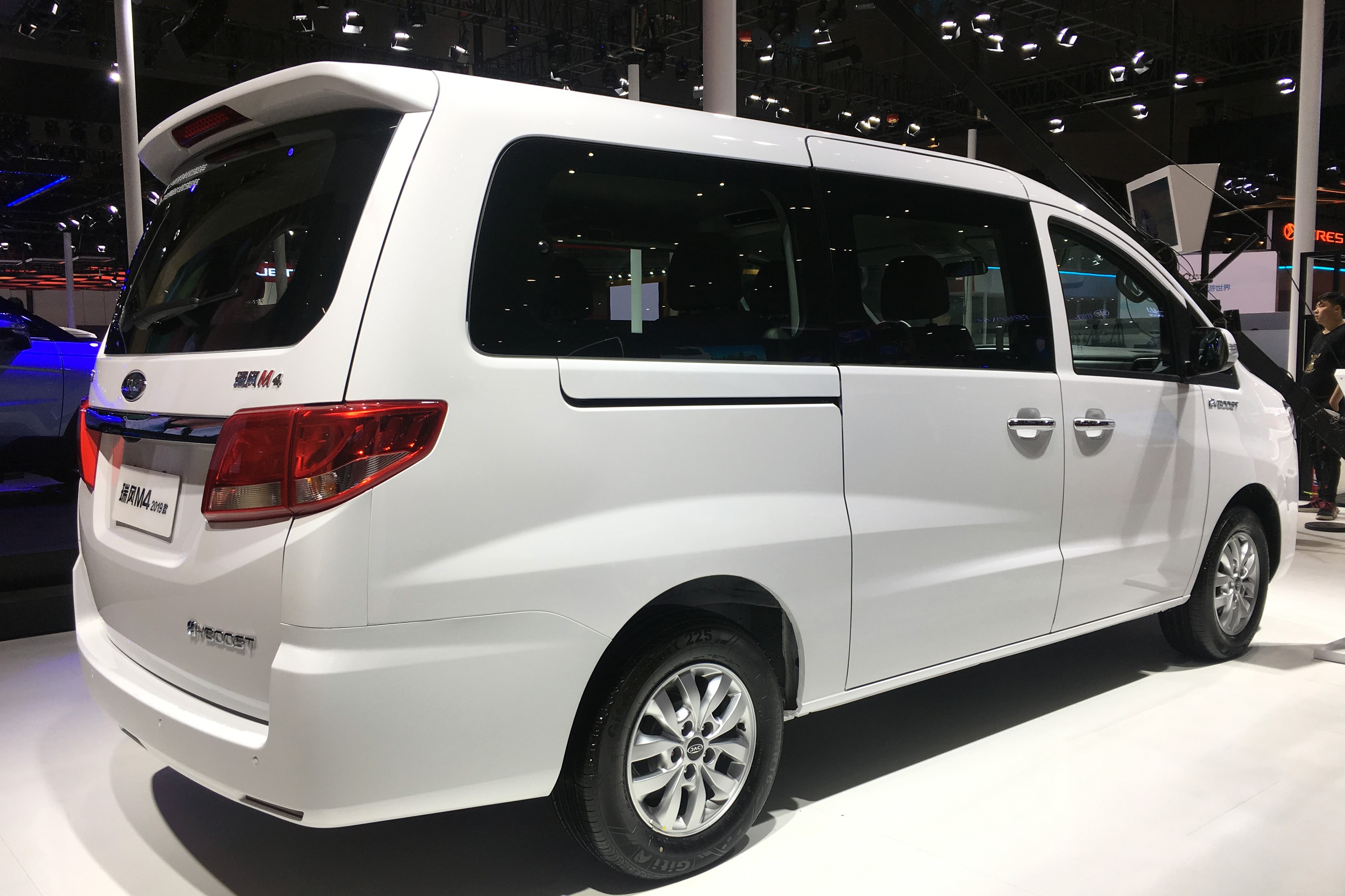 瑞风MPV明星车型闪耀上海车展,深耕细分市场强化竞争优势 - 第6张 - 提加商用车网 瑞风MPV明星车型闪耀上海车展,深耕细分市场强化竞争优势 - 第6张