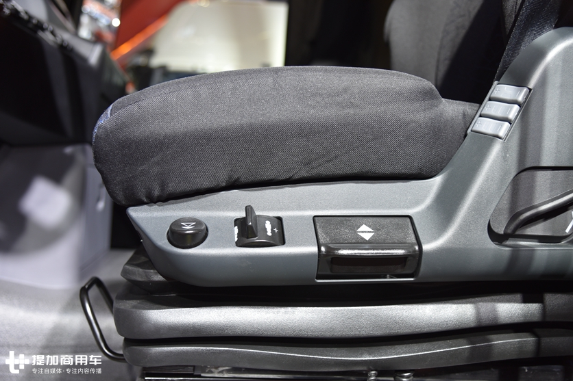 配置高到前桥也配气囊悬架,带您见识国六汕德卡牵引车的新进化 - 第16张 - 提加商用车网 配置高到前桥也配气囊悬架,带您见识国六汕德卡牵引车的新进化 - 第16张