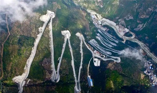 川藏线天堑二郎山首迎国内高端重卡平稳穿越 - 第1张 - 提加商用车网 川藏线天堑二郎山首迎国内高端重卡平稳穿越 - 第1张