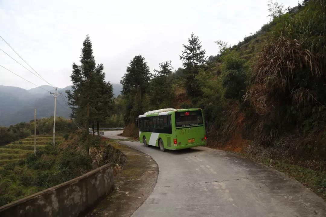 通行在白云深处的公交车 - 第4张 - 提加商用车网 通行在白云深处的公交车 - 第4张