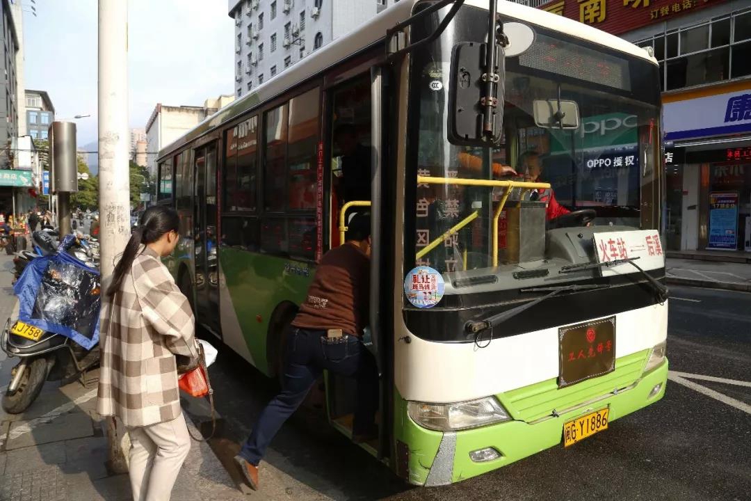 通行在白云深处的公交车 - 第5张 - 提加商用车网 通行在白云深处的公交车 - 第5张