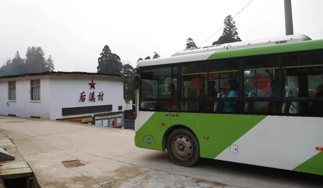 通行在白云深处的公交车 - 第6张 - 提加商用车网 通行在白云深处的公交车 - 第6张