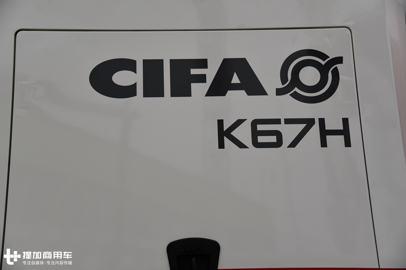 6轴车型最抢眼,2019宝马展中联展出的奔驰Arocs底盘混凝土泵车实拍 - 第3张 - 提加商用车网 6轴车型最抢眼,2019宝马展中联展出的奔驰Arocs底盘混凝土泵车实拍 - 第3张