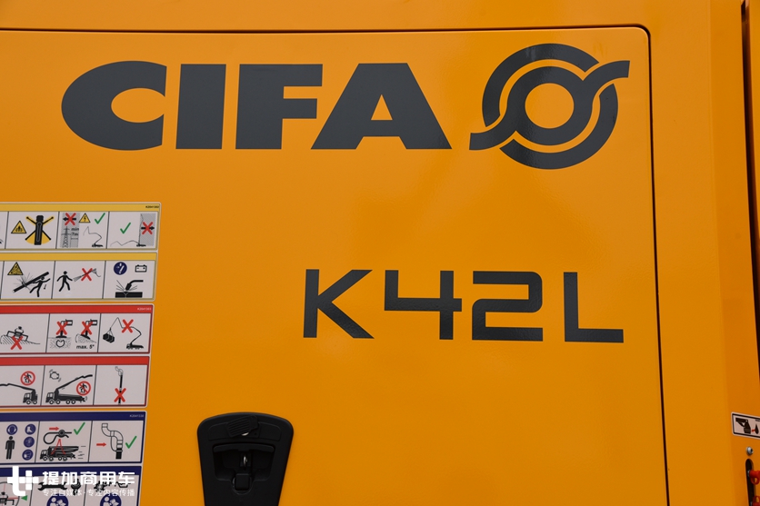 6轴车型最抢眼,2019宝马展中联展出的奔驰Arocs底盘混凝土泵车实拍 - 第6张 - 提加商用车网 6轴车型最抢眼,2019宝马展中联展出的奔驰Arocs底盘混凝土泵车实拍 - 第6张