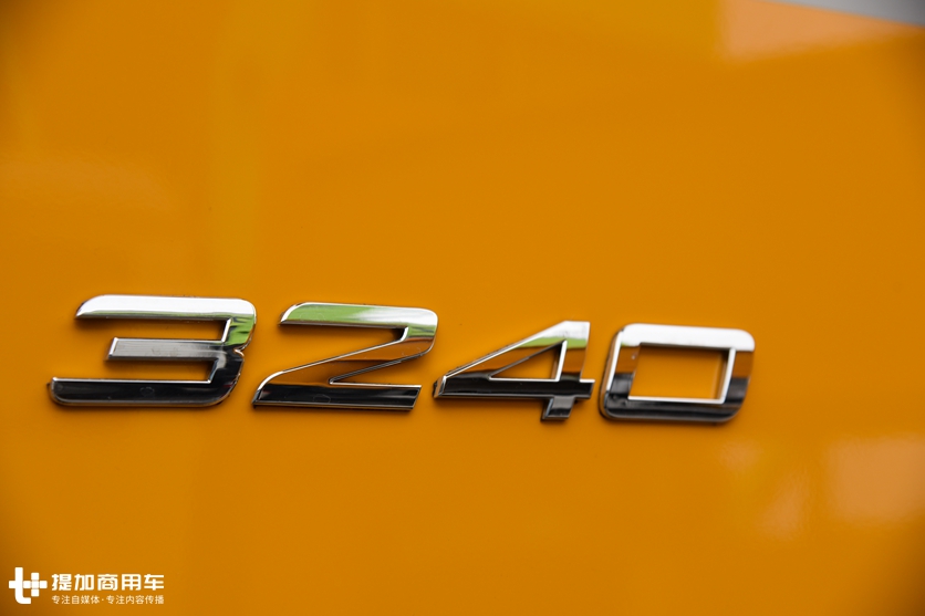 6轴车型最抢眼,2019宝马展中联展出的奔驰Arocs底盘混凝土泵车实拍 - 第7张 - 提加商用车网 6轴车型最抢眼,2019宝马展中联展出的奔驰Arocs底盘混凝土泵车实拍 - 第7张