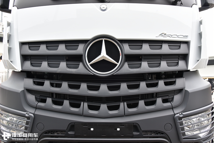 6轴车型最抢眼,2019宝马展中联展出的奔驰Arocs底盘混凝土泵车实拍 - 第2张 - 提加商用车网 6轴车型最抢眼,2019宝马展中联展出的奔驰Arocs底盘混凝土泵车实拍 - 第2张