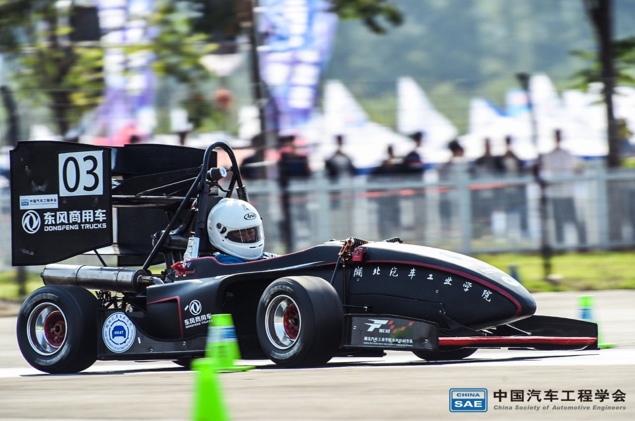 东风商用车连续9年冠名东风HUAT车队 - 第1张