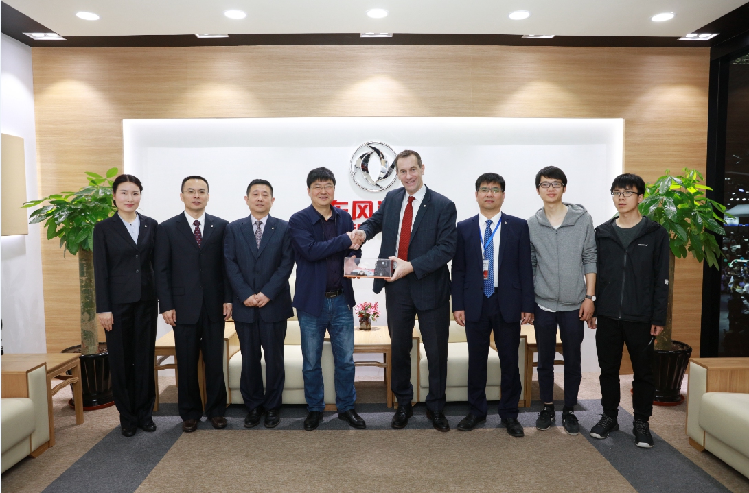 东风商用车连续9年冠名东风HUAT车队 - 第2张