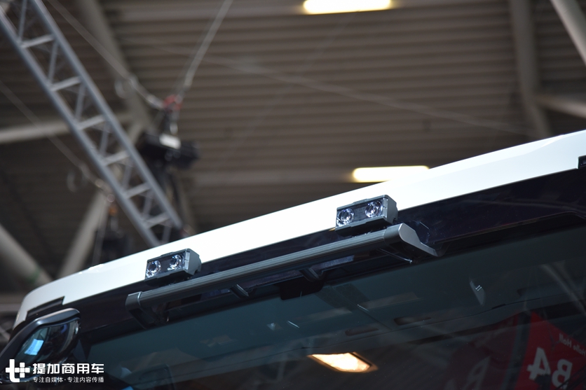 4X4全驱,配车载冰箱,500马力的斯堪尼亚R系XT工程版牵引车实拍 - 第4张 - 提加商用车网 4X4全驱,配车载冰箱,500马力的斯堪尼亚R系XT工程版牵引车实拍 - 第4张