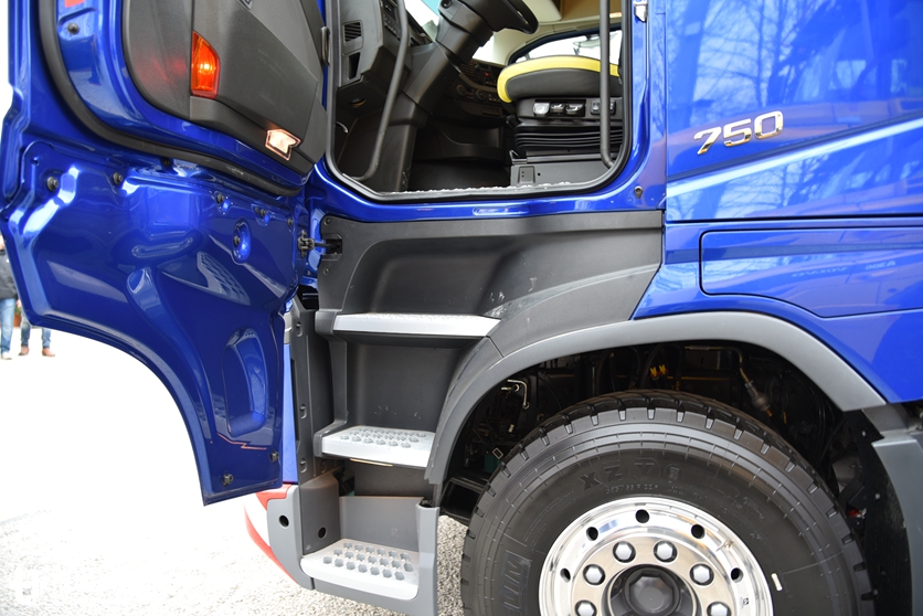 每一次看到都让人血脉偾张，再带您领略750马力沃尔沃FH16大件牵引车的魅力 - 第14张