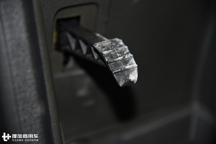 每一次看到都让人血脉偾张，再带您领略750马力沃尔沃FH16大件牵引车的魅力 - 第15张