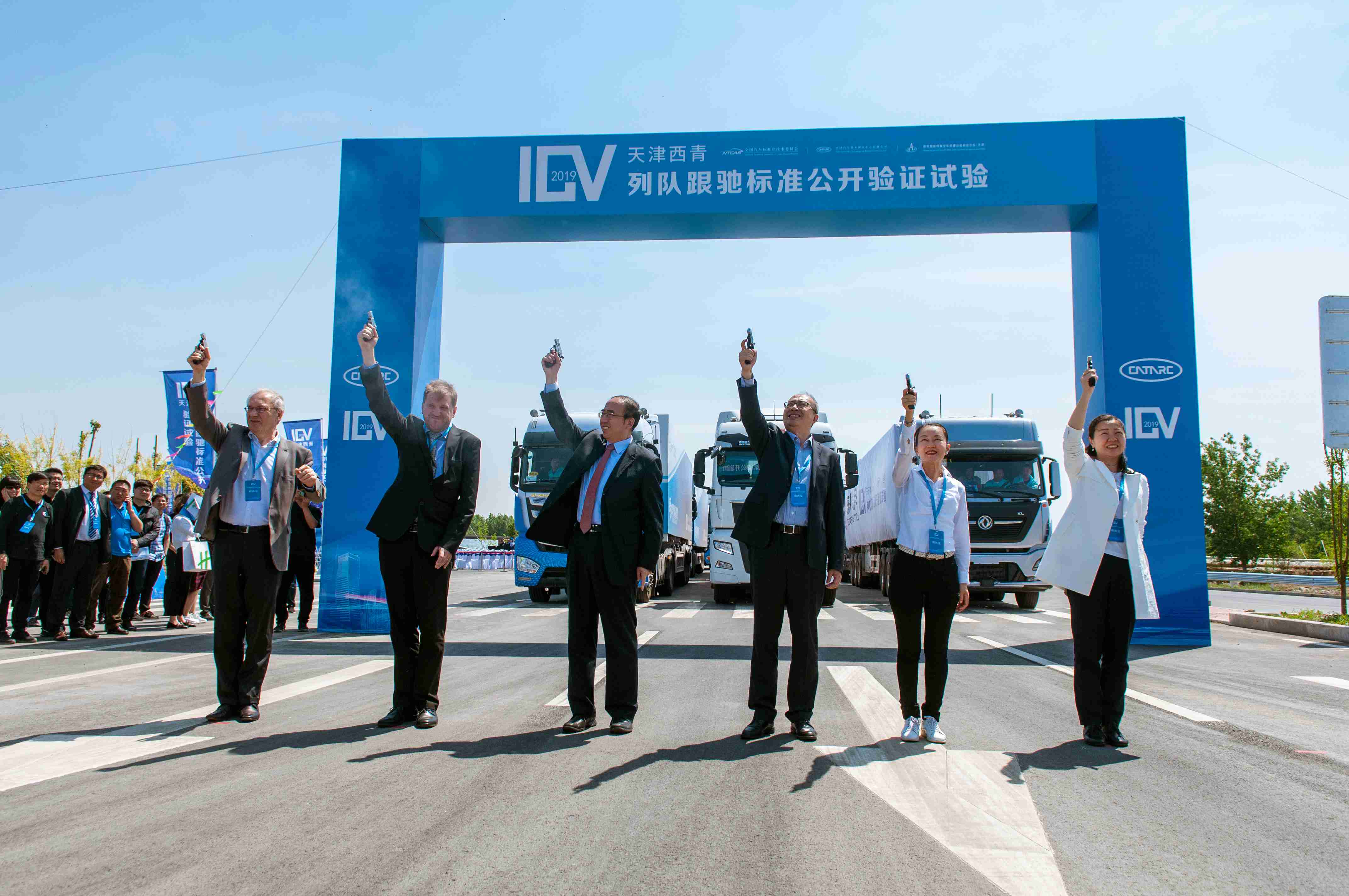 中国重汽智能网联卡车参加全国首次列队跟驰标准公开试验 - 第1张 - 提加商用车网 中国重汽智能网联卡车参加全国首次列队跟驰标准公开试验 - 第1张