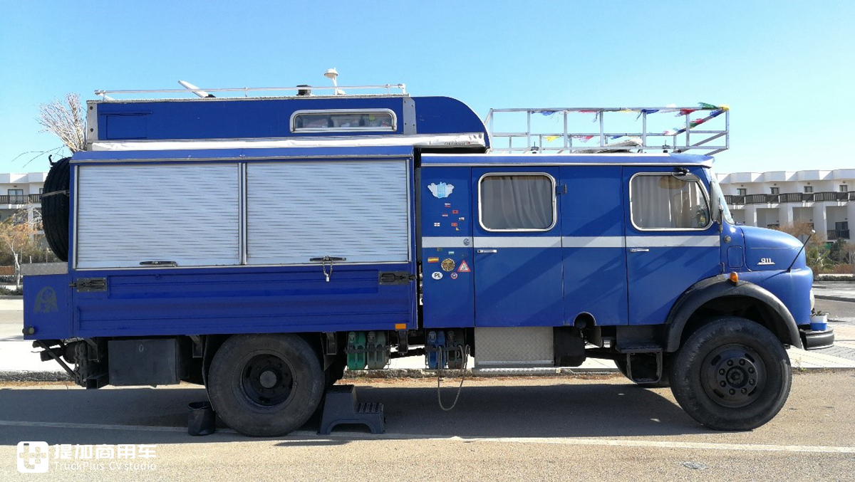 偶遇如今已鲜为人知的奔驰Kurzhauber卡车,40多年车龄,车主开着它到处旅行 - 第4张 - 提加商用车网 偶遇如今已鲜为人知的奔驰Kurzhauber卡车,40多年车龄,车主开着它到处旅行 - 第4张