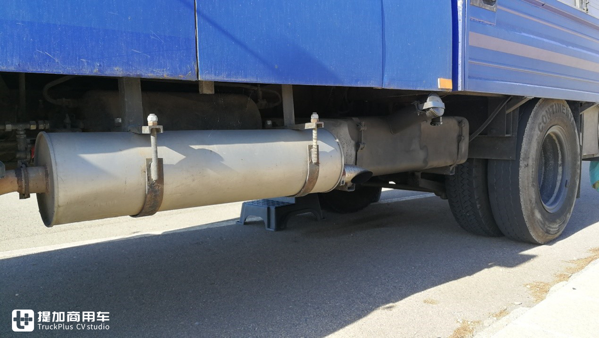 偶遇如今已鲜为人知的奔驰Kurzhauber卡车,40多年车龄,车主开着它到处旅行 - 第8张 - 提加商用车网 偶遇如今已鲜为人知的奔驰Kurzhauber卡车,40多年车龄,车主开着它到处旅行 - 第8张