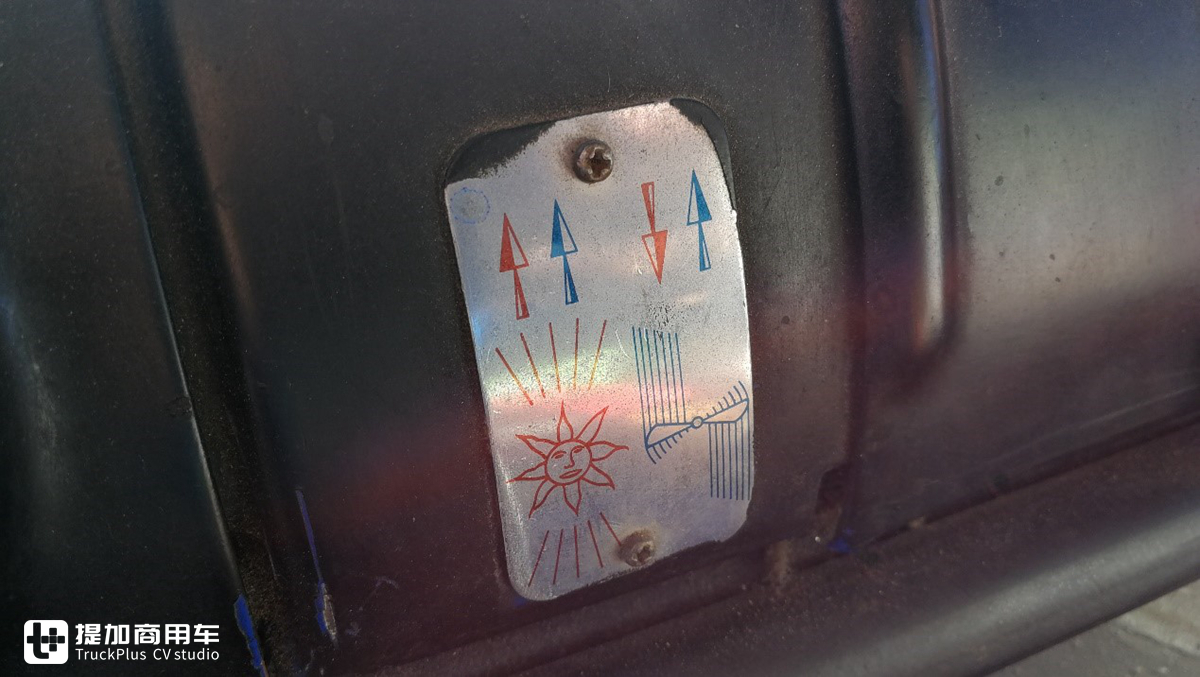 偶遇如今已鲜为人知的奔驰Kurzhauber卡车,40多年车龄,车主开着它到处旅行 - 第13张 - 提加商用车网 偶遇如今已鲜为人知的奔驰Kurzhauber卡车,40多年车龄,车主开着它到处旅行 - 第13张