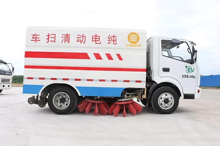 最高车速85km/h，最大续航近200公里，恒天新楚风纯电动清扫车静态实拍 - 第4张
