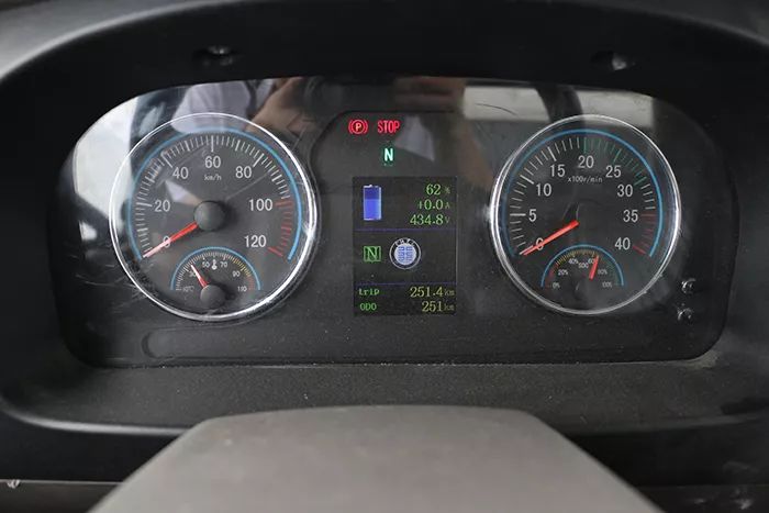 最高车速85km/h,最大续航近200公里,恒天新楚风纯电动清扫车静态实拍 - 第11张 - 提加商用车网 最高车速85km/h,最大续航近200公里,恒天新楚风纯电动清扫车静态实拍 - 第11张