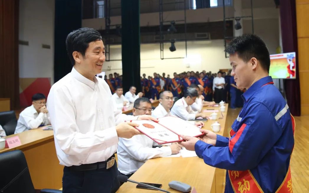 行业首创技术层出不穷,晏平为玉柴高技能人才点赞 - 第1张 - 提加商用车网 行业首创技术层出不穷,晏平为玉柴高技能人才点赞 - 第1张