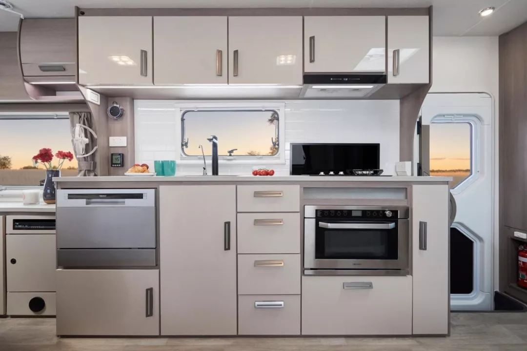 豪华酒店的入住体验！Jayco首款依维柯底盘旅居车，真的惊艳到宝宝了！ - 第3张