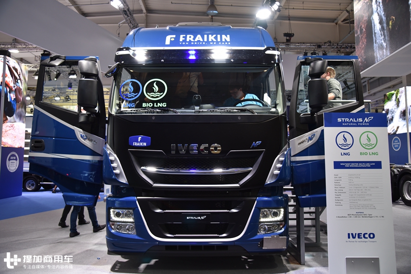 货箱带挖斗,自挖自卸一个人轻松搞定,依维柯新STRALIS自卸车实拍 - 第2张 - 提加商用车网 货箱带挖斗,自挖自卸一个人轻松搞定,依维柯新STRALIS自卸车实拍 - 第2张