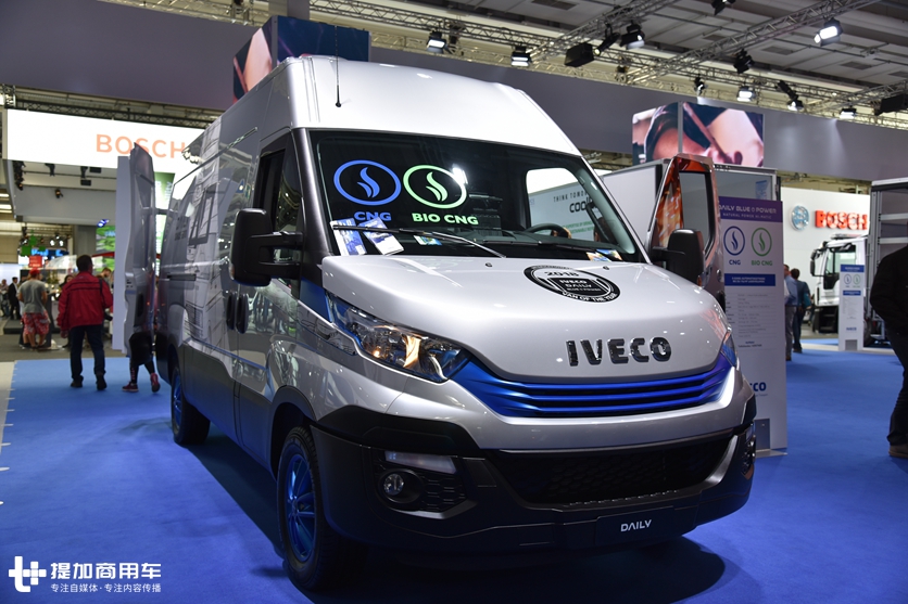 货箱带挖斗,自挖自卸一个人轻松搞定,依维柯新STRALIS自卸车实拍 - 第3张 - 提加商用车网 货箱带挖斗,自挖自卸一个人轻松搞定,依维柯新STRALIS自卸车实拍 - 第3张