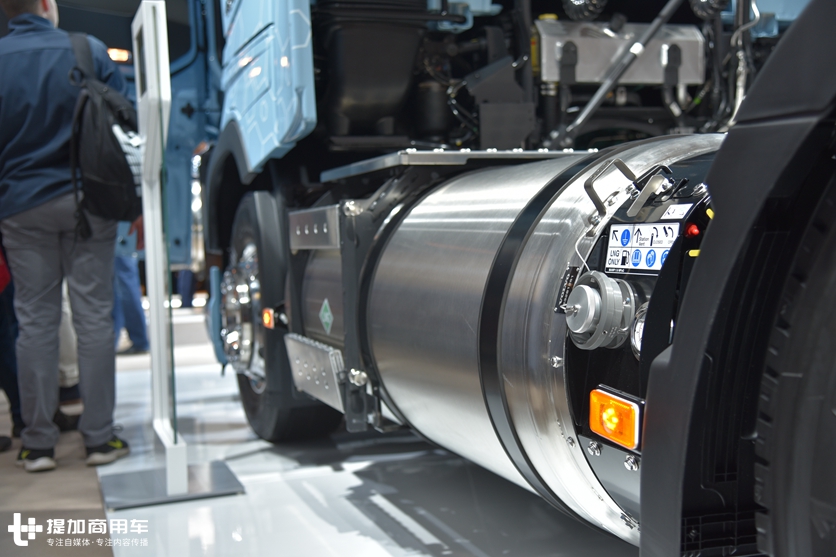 货箱带挖斗,自挖自卸一个人轻松搞定,依维柯新STRALIS自卸车实拍 - 第4张 - 提加商用车网 货箱带挖斗,自挖自卸一个人轻松搞定,依维柯新STRALIS自卸车实拍 - 第4张