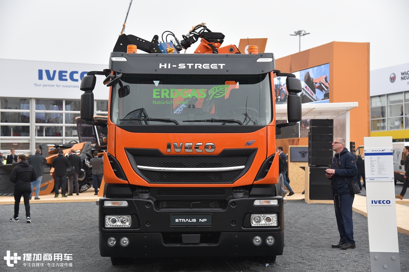 货箱带挖斗,自挖自卸一个人轻松搞定,依维柯新STRALIS自卸车实拍 - 第6张 - 提加商用车网 货箱带挖斗,自挖自卸一个人轻松搞定,依维柯新STRALIS自卸车实拍 - 第6张