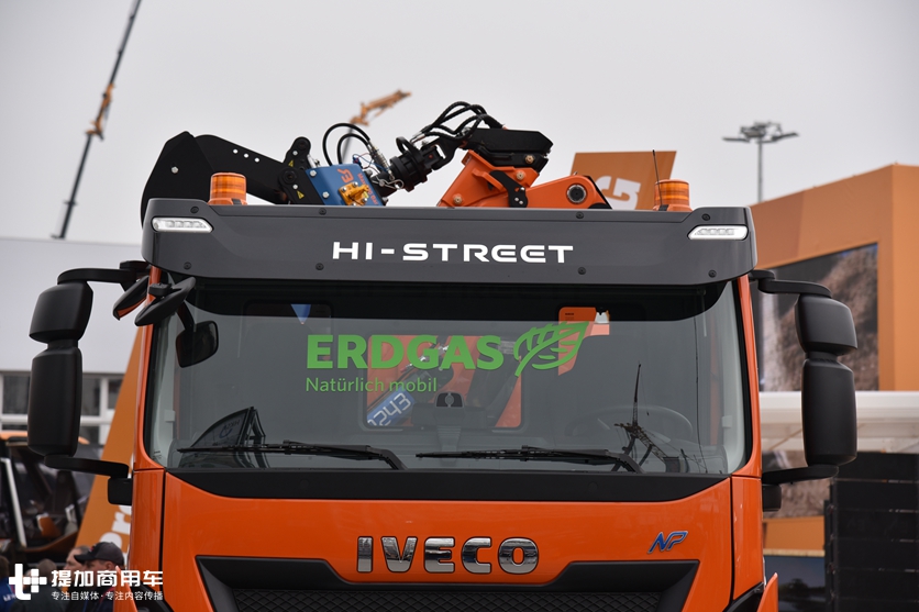 货箱带挖斗,自挖自卸一个人轻松搞定,依维柯新STRALIS自卸车实拍 - 第9张 - 提加商用车网 货箱带挖斗,自挖自卸一个人轻松搞定,依维柯新STRALIS自卸车实拍 - 第9张