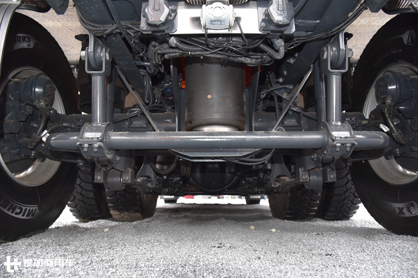 货箱带挖斗,自挖自卸一个人轻松搞定,依维柯新STRALIS自卸车实拍 - 第10张 - 提加商用车网 货箱带挖斗,自挖自卸一个人轻松搞定,依维柯新STRALIS自卸车实拍 - 第10张