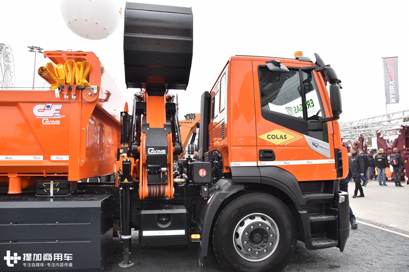 货箱带挖斗,自挖自卸一个人轻松搞定,依维柯新STRALIS自卸车实拍 - 第11张 - 提加商用车网 货箱带挖斗,自挖自卸一个人轻松搞定,依维柯新STRALIS自卸车实拍 - 第11张