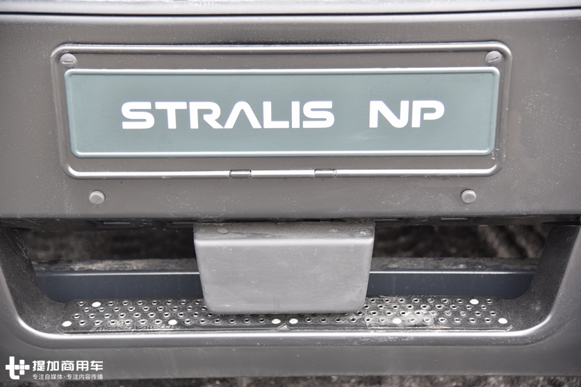 货箱带挖斗,自挖自卸一个人轻松搞定,依维柯新STRALIS自卸车实拍 - 第16张 - 提加商用车网 货箱带挖斗,自挖自卸一个人轻松搞定,依维柯新STRALIS自卸车实拍 - 第16张