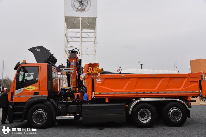 货箱带挖斗,自挖自卸一个人轻松搞定,依维柯新STRALIS自卸车实拍 - 第13张 - 提加商用车网 货箱带挖斗,自挖自卸一个人轻松搞定,依维柯新STRALIS自卸车实拍 - 第13张