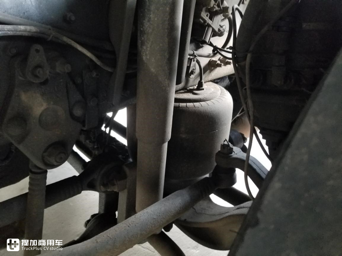 前后都是气囊悬架，还是手动挡，这款06年的沃尔沃卡车估计全国就剩2台了 - 第2张