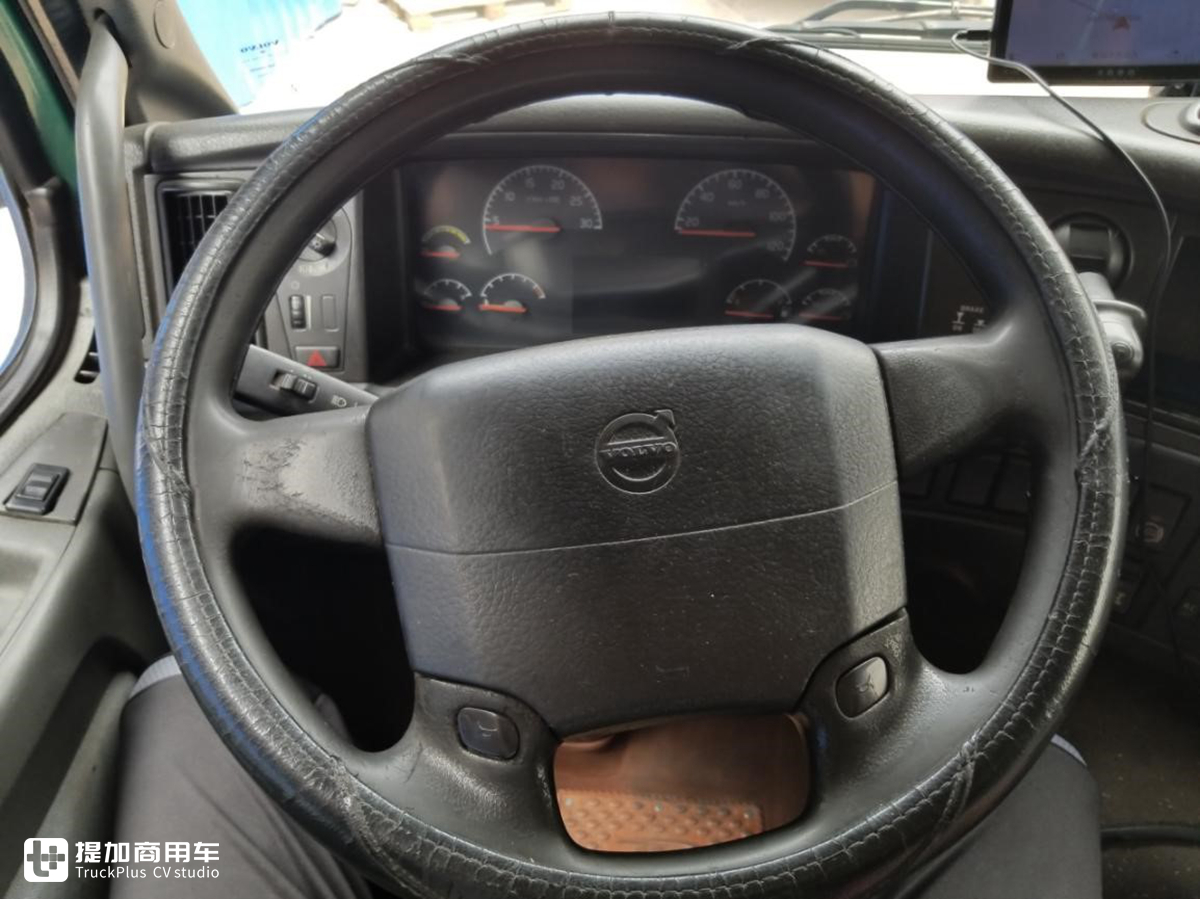 前后都是气囊悬架，还是手动挡，这款06年的沃尔沃卡车估计全国就剩2台了 - 第5张