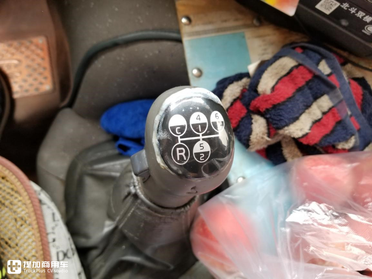 前后都是气囊悬架，还是手动挡，这款06年的沃尔沃卡车估计全国就剩2台了 - 第13张