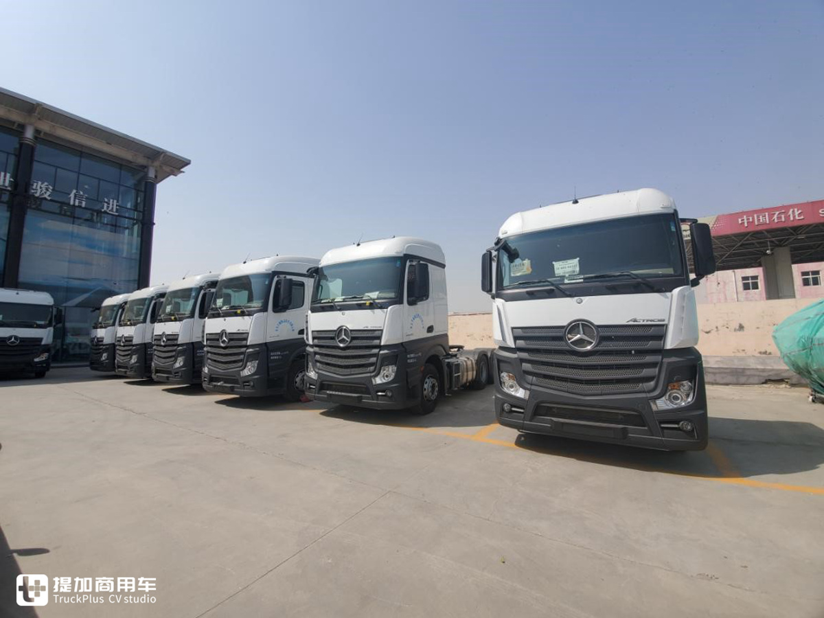 青岛物流老板一下子买了12辆奔驰新Actros，什么配置？小编实拍给你看 - 第1张