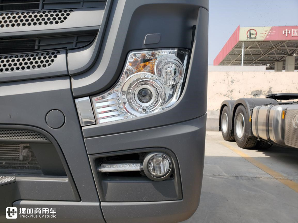 青岛物流老板一下子买了12辆奔驰新Actros，什么配置？小编实拍给你看 - 第3张