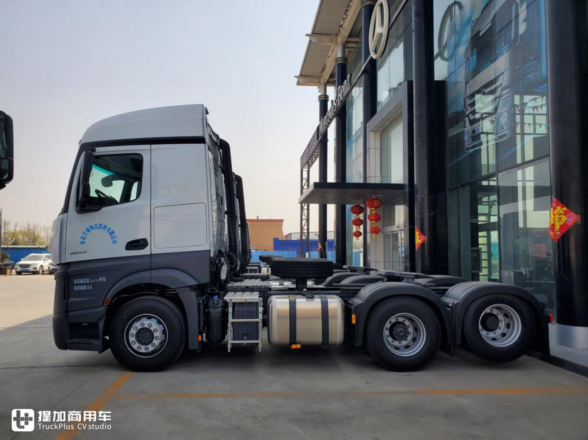 青岛物流老板一下子买了12辆奔驰新Actros，什么配置？小编实拍给你看 - 第5张