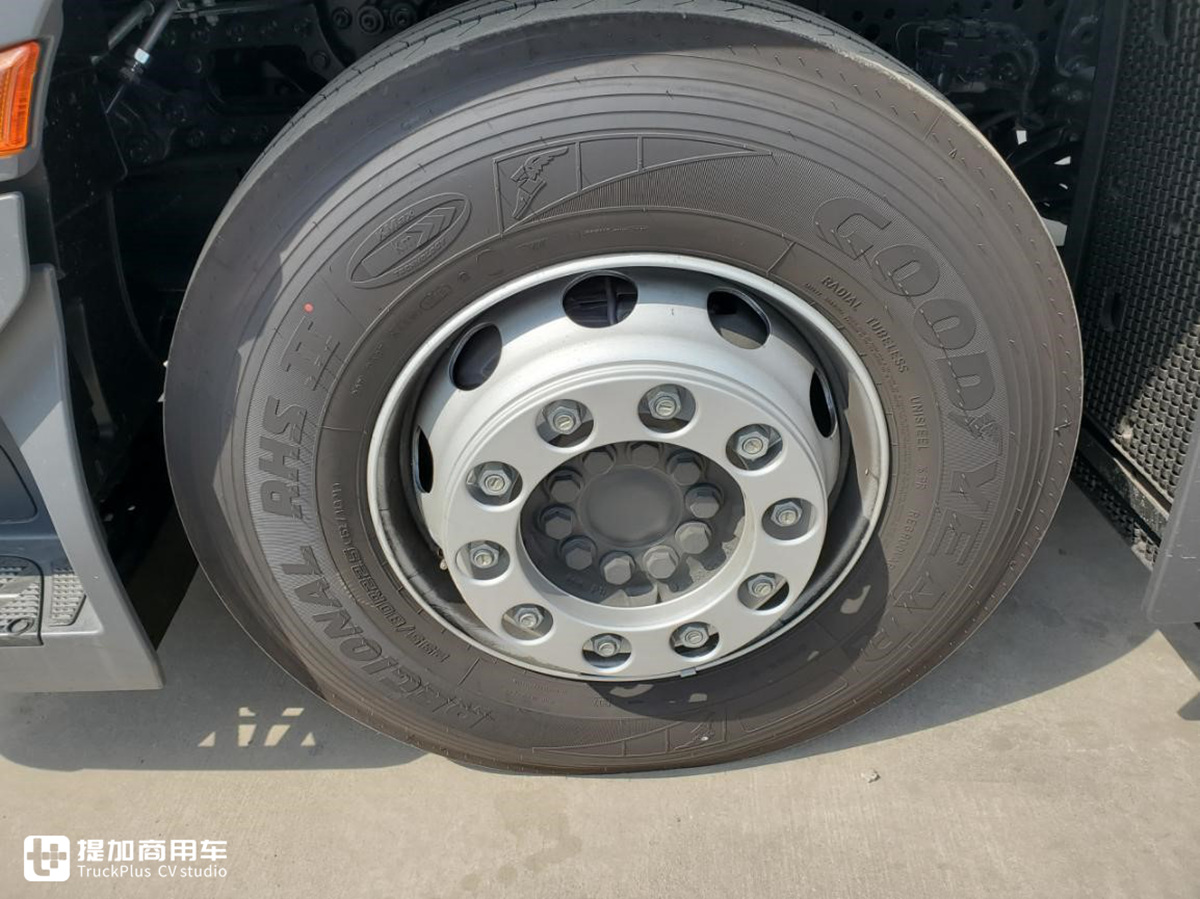 青岛物流老板一下子买了12辆奔驰新Actros，什么配置？小编实拍给你看 - 第6张