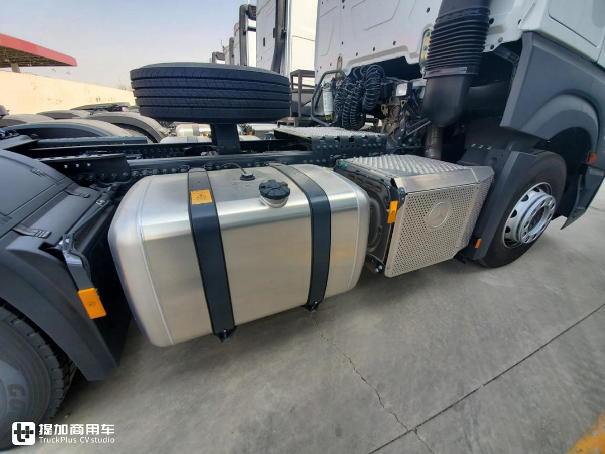 青岛物流老板一下子买了12辆奔驰新Actros，什么配置？小编实拍给你看 - 第8张