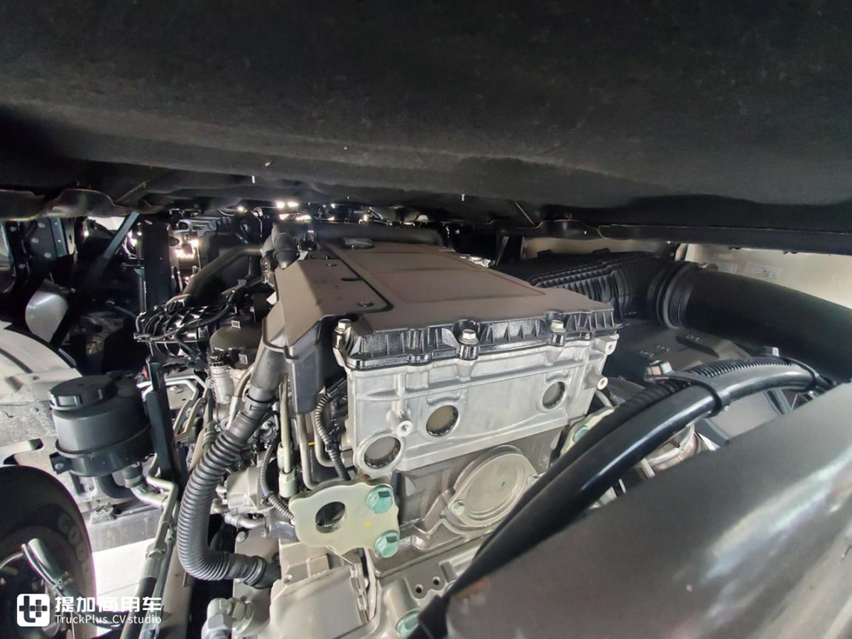青岛物流老板一下子买了12辆奔驰新Actros，什么配置？小编实拍给你看 - 第11张