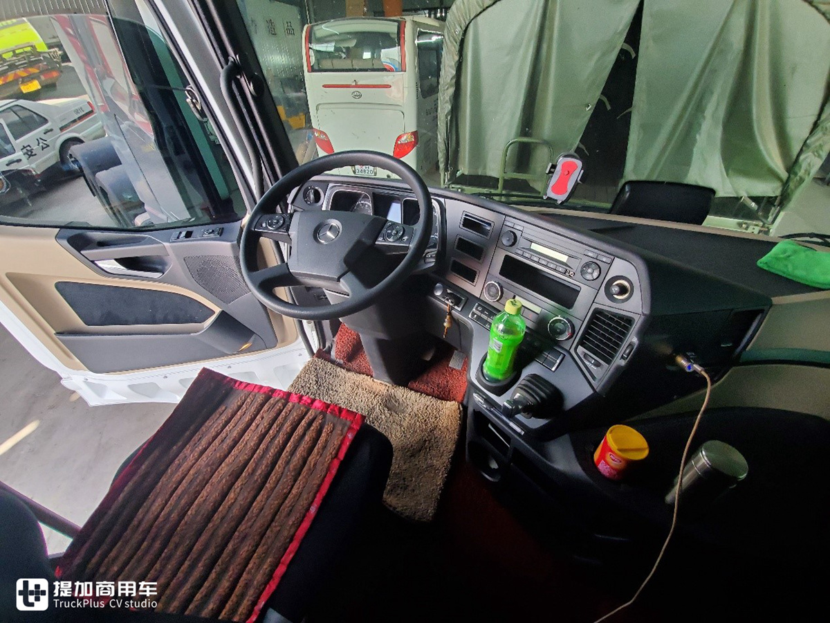 青岛物流老板一下子买了12辆奔驰新Actros，什么配置？小编实拍给你看 - 第12张